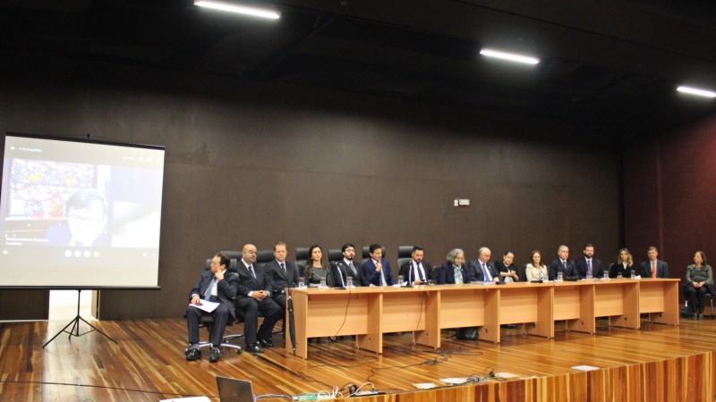 Foto da mesa de abertura do evento, com representantes de Procons e outros órgãos de defesa do consumidor