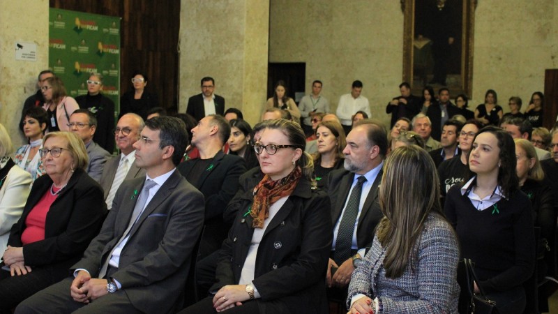 A defensora pública dirigente do Núcleo de Defesa da Saúde, Regina Célia Rizzon Borges de Medeiros, participou na última segunda-feira (13) da instalação da Frente Parlamentar de Estímulo à Doação de Órgãos, proposta pelo deputado estadual Fábio Branco.