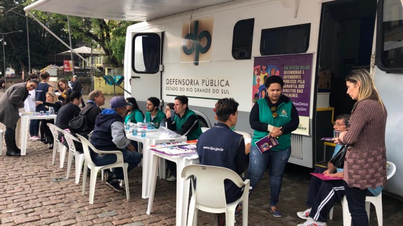 Defensoria Itinerante atende mais de 300 cidadãos em mutirões alusivos aos 25 anos da instituição