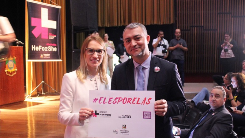 Defensora pública prestigia lançamento do documentário “O Silêncio dos Homens”
