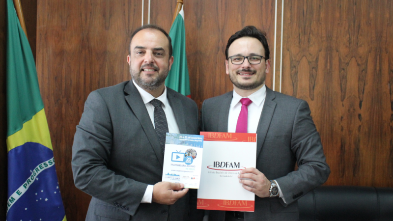 Porto Alegre (RS) – O defensor público-geral do estado, Cristiano Vieira Heerdt, recebeu a visita do presidente do Instituto Brasileiro de Direito de Família – Seção do Rio Grande do Sul (IBDFAM/RS), Conrado Paulino da Rosa, na última terça-feira (19). Na