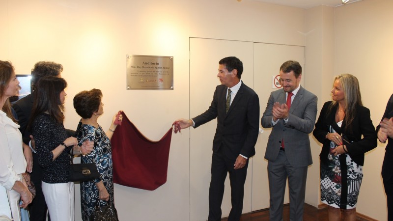 Defensora pública prestigia cerimônia em homenagem ao ministro aposentado Ruy Rosado de Aguiar Júnior