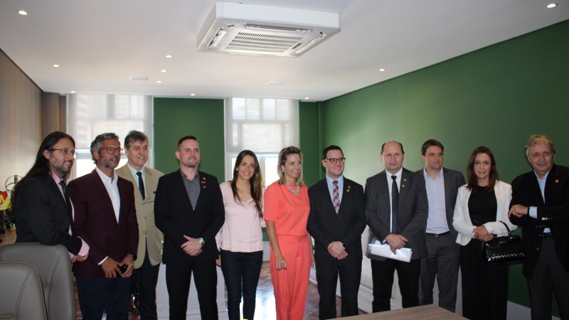 Subdefensora pública-geral para assuntos institucionais participa do Tá na Mesa