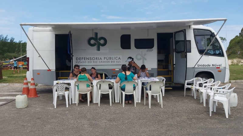Projeto Defensoria Itinerante – Temporada de Verão 2020 inicia com 73 atendimentos na praia de Torres