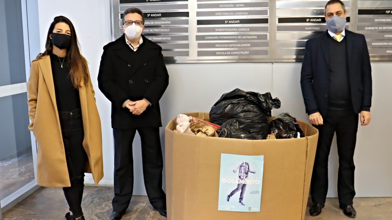 Itens coletados na Defensoria Pública são entregues à Campanha do Agasalho da Prefeitura da capital
