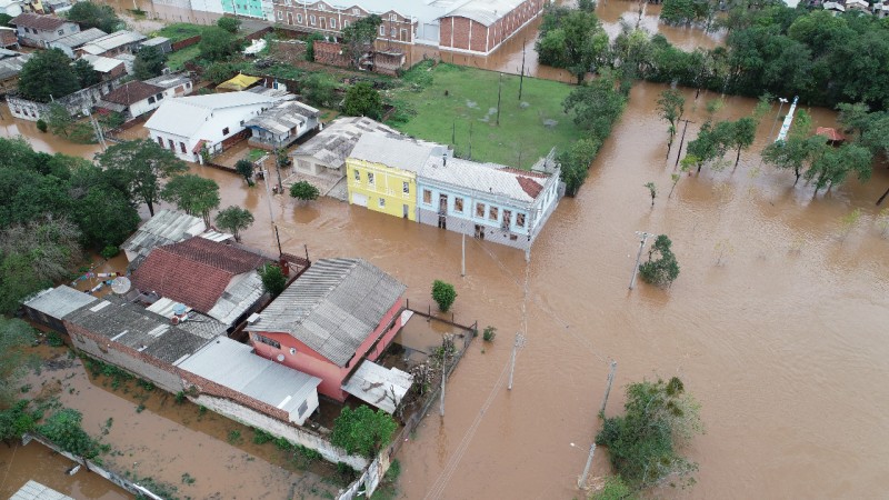 Foto aérea da Praça da Santinha, no bairro Navegantes, dá dimensão da cheia na cidade