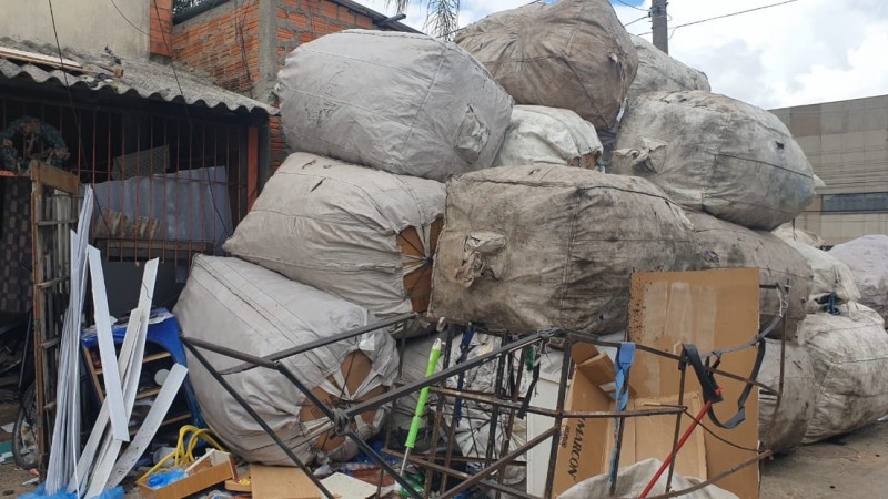 Cerca de 100 famílias dependem da venda do material reciclado na Associação, que existe há 17 anos