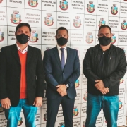 Defensor público Billi Cassiano Scherer com o prefeito de Seberi e o procurador municipal