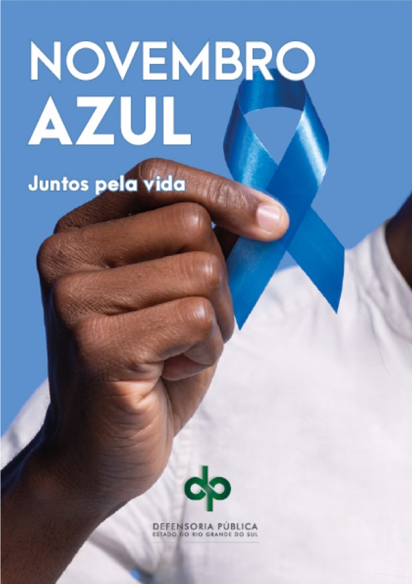 capa cartilha novembro azul 2021. Imagem fechada na mão de um homem segurando um laço azul