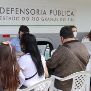 Mutirão ocorreu na tarde desta sexta-feira (12) no Largo Glênio Peres
