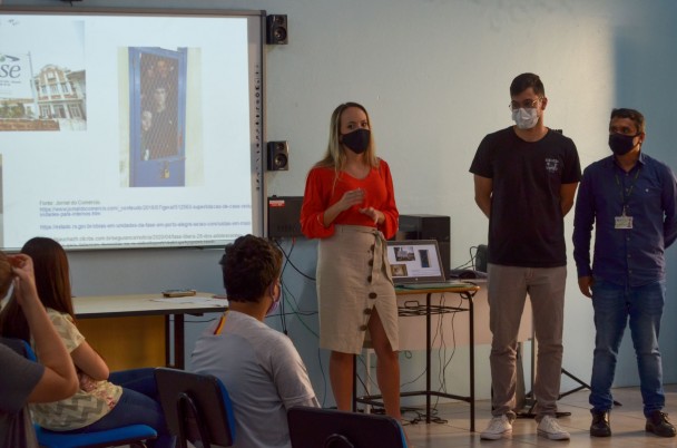 Em Três Passos, defensores públicos realizam atividade sobre educação em direitos com alunos de escola municipal