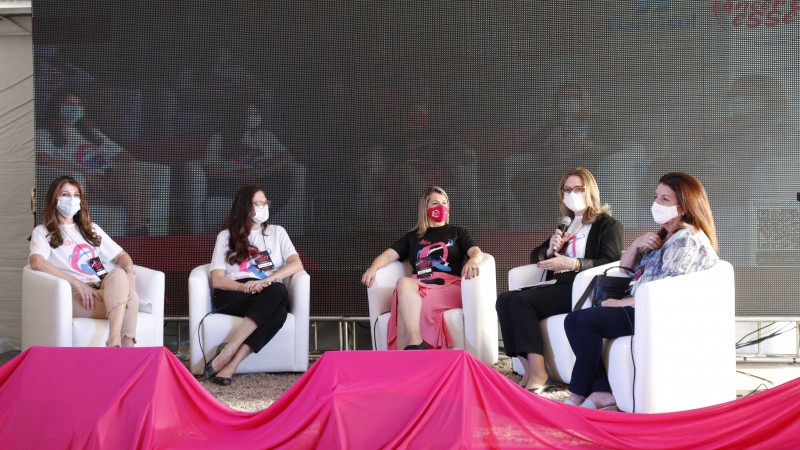 Defensora participa de roda de conversa organizada pelo IMAMA