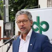 Deputado Frederico Antunes compareceu à inauguração