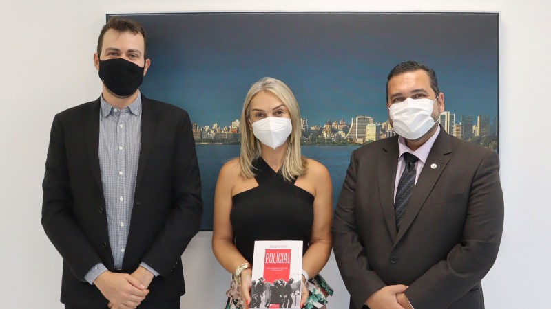 O livro nasceu a partir da tese de doutorado da defensora