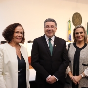 Cerimônia ocorreu na tarde desta segunda-feira (11). 