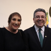 Cerimônia ocorreu na tarde desta segunda-feira (11). 