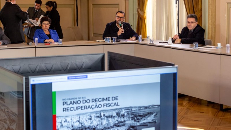 O plano foi apresentado aos chefes de Poderes e órgãos autônomos e aos deputados estaduais