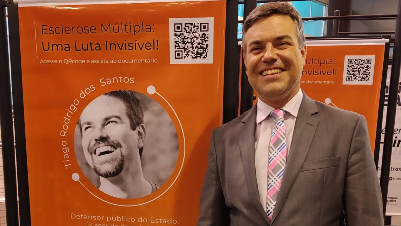 Até o dia 3 de junho, os painéis da mostra ficarão no Espaço Deputado Carlos Santos, na entrada do Palácio Farroupilha.