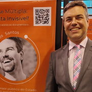Até o dia 3 de junho, os painéis da mostra ficarão no Espaço Deputado Carlos Santos, na entrada do Palácio Farroupilha. 