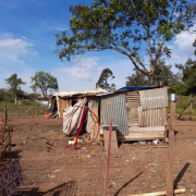 Dez famílias vivem em situação de vulnerabilidade social no bairro Itacherê