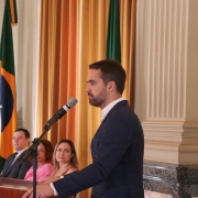 Cerimônia de recondução ao cargo aconteceu no Palácio Piratini