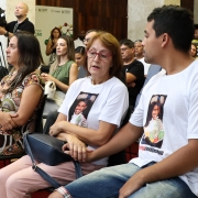 Familiares do jovem Gustavo Amaral