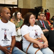 Familiares do jovem Gabriel Marques