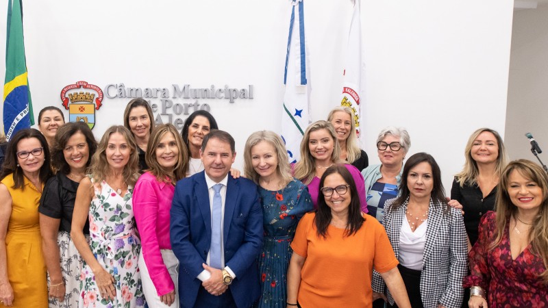 A cerimônia foi realizada pela Câmara Municipal, através da Procuradoria Especial da Mulher
