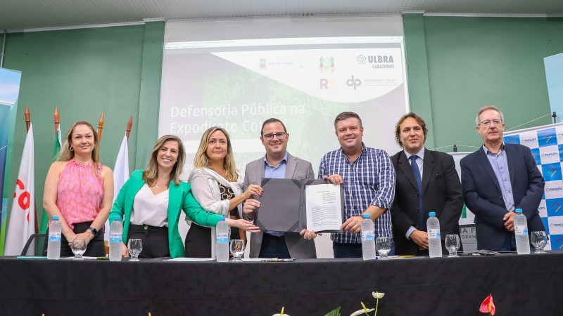 Termo foi assinado entre DPE/RS, Governo do RS e Famurs