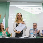 Termo foi assinado entre DPE/RS, Governo do RS e Famurs