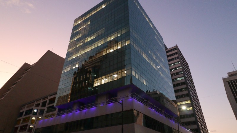 A iluminação do prédio-sede, localizado na rua Sete de Setembro, 666, permanecerá até o final deste mês.
