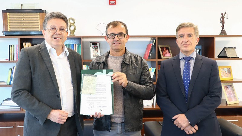 Entrega ocorreu durante reunião na sede da DPE/RS