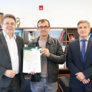 Entrega ocorreu durante reunião na sede da DPE/RS