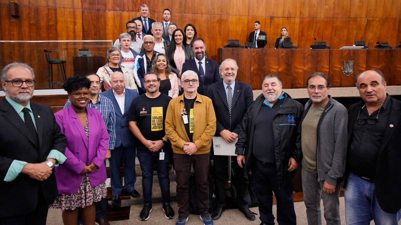 Durante as manifestações, os parlamentares destacaram avanços históricos conquistados pelos trabalhadores