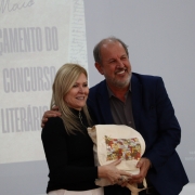 Entrega de livros no 6º Concurso Literário da Fase