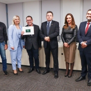 Na cerimônia foi entregue ao Sistema Gaúcho de Ensino o Selo de Engajamento Social da Defensoria Pública