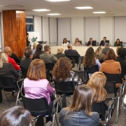 Termo de cooperação destinará bolsas de estudos para mulheres vítima de violência