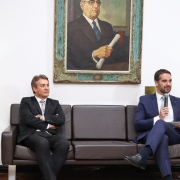 Entrega do projeto de Lei de Diretrizes Orçamentárias 2024 na Assembleia Legislativa