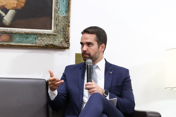 Entrega do projeto de Lei de Diretrizes Orçamentárias 2024 na Assembleia Legislativa