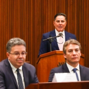 Defensor público-geral recebeu medalha de honra ao mérito durante Encontro Nacional de Corregedores do TJRS