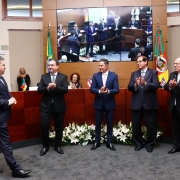 Defensor público-geral recebeu medalha de honra ao mérito durante Encontro Nacional de Corregedores do TJRS