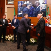 Defensor público-geral recebeu medalha de honra ao mérito durante Encontro Nacional de Corregedores do TJRS