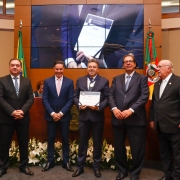 Defensor público-geral recebeu medalha de honra ao mérito durante Encontro Nacional de Corregedores do TJRS