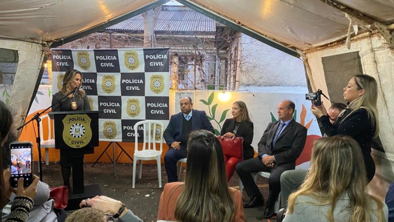 As defensoras públicas Aline Palermo Guimarães e Mariana Fenalti Salla acompanharam a posse na DPCI