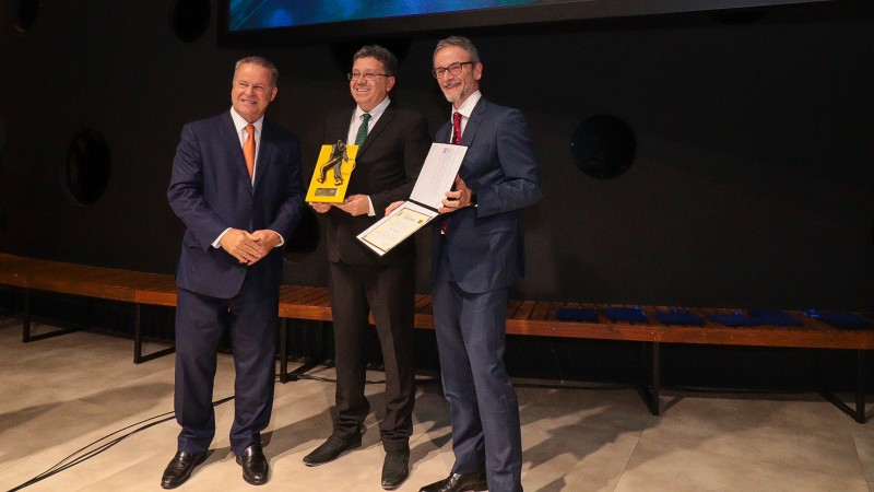 Defensor público-geral foi homenageado durante comemoração dos 88 anos do TCE-RS