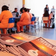 Além do atendimento, foram entregues cartilhas às mulheres aprisionadas