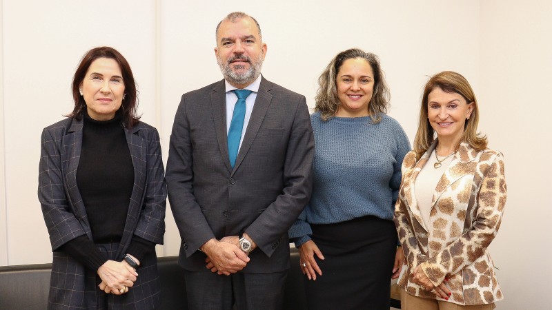 Corregedor-geral da DPE/RS recebe visita da Corregedora-geral do MPRS