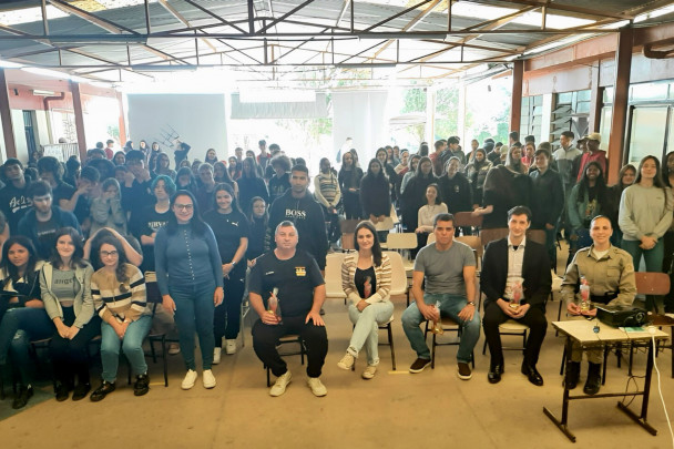 O projeto Juntos possui o objetivo de promover palestras sobre assuntos pertinentes à juventude