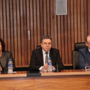 parte da mesa de abertura, com a presidente do TJRS a esquerda, o defensor geral no centro e o conselheiro cesar miola a direita da foto