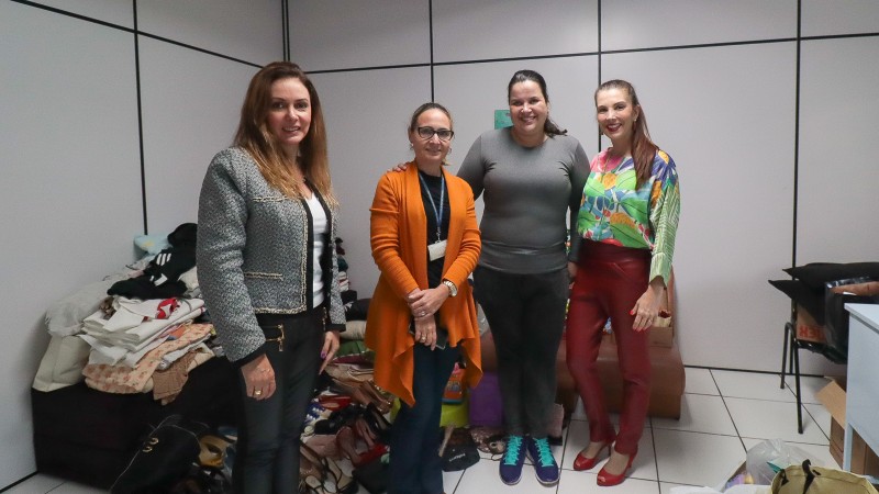 Foto das defensoras públicas e das funcionárias do abrigo.